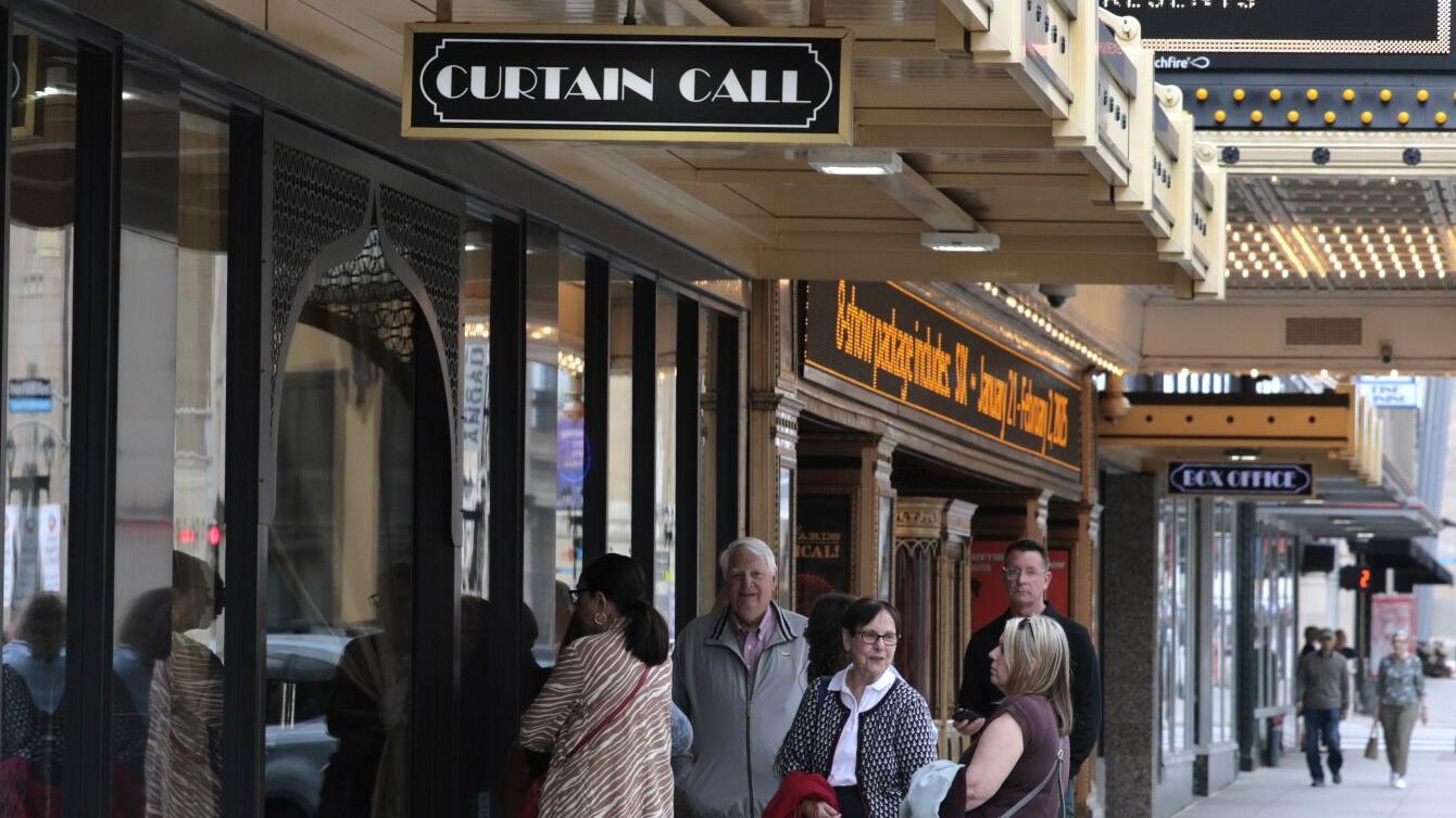 Going to a show at the Fox? Here are the best places to eat nearby